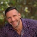 chris sorrell - founder sydney kayaking tours - linkedin profile pic